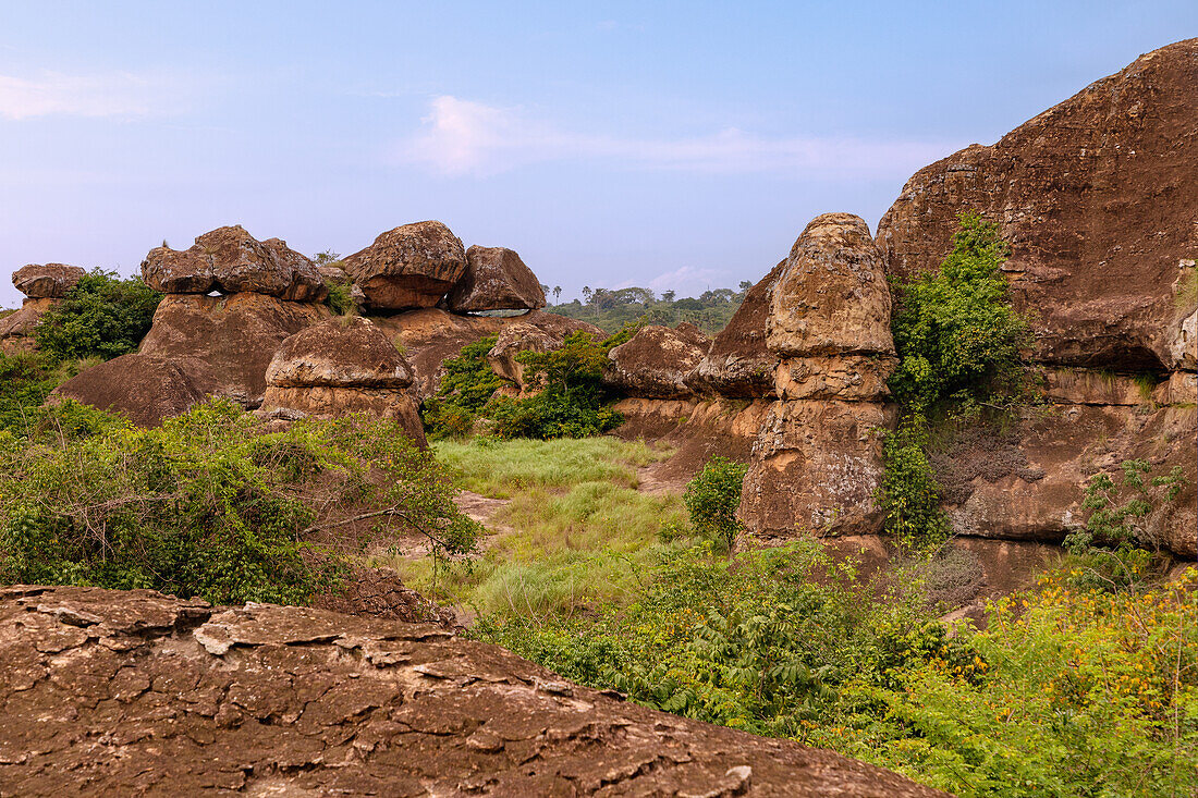 Felsformation Tano Rock im Sacred Grove von Tanoboase in der historischen Brong Ahafo Region in der Bono East Region im Zentrum von Ghana in Westafrika