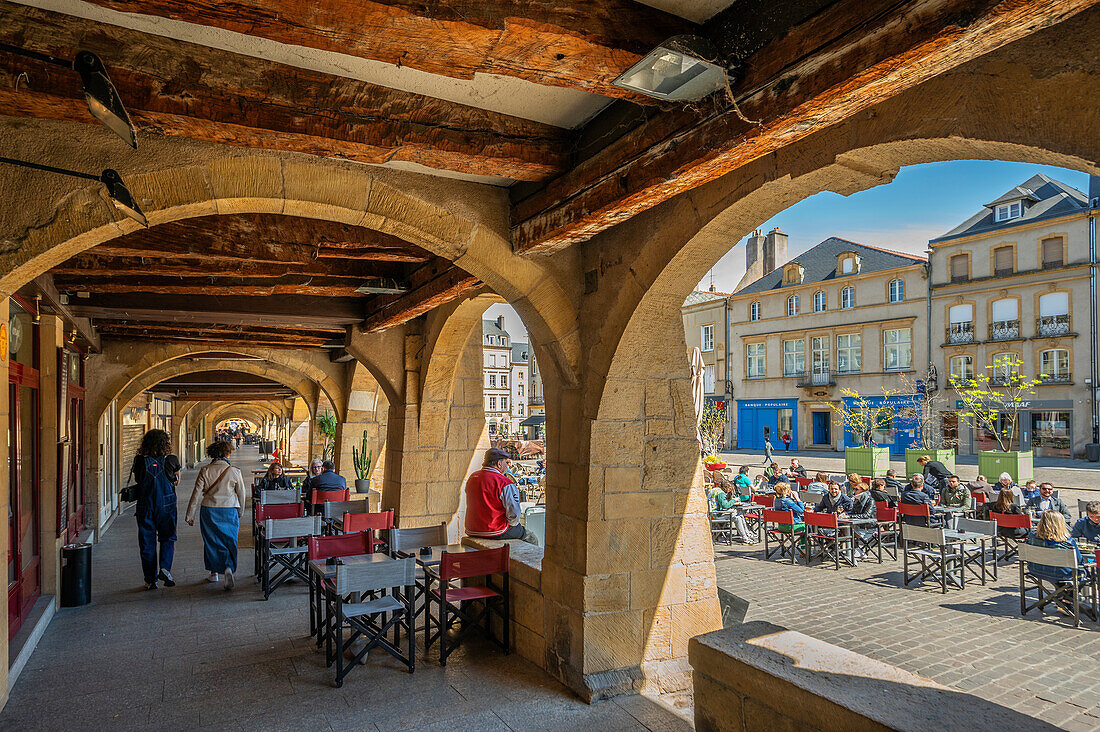 Restaurants auf der Place Saint Louis, Metz, Moselle, Lothringen, Grand Est, Frankreich