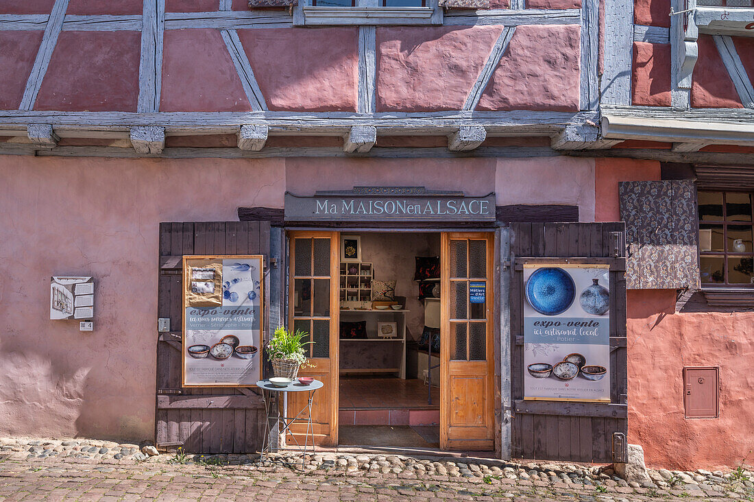 Geschäft in Eguisheim, Haut-Rhin, Route des Vins d'Alsace, Elsässer Weinstraße, Grand Est, Alsace-Champagne-Ardenne-Lorraine, Frankreich