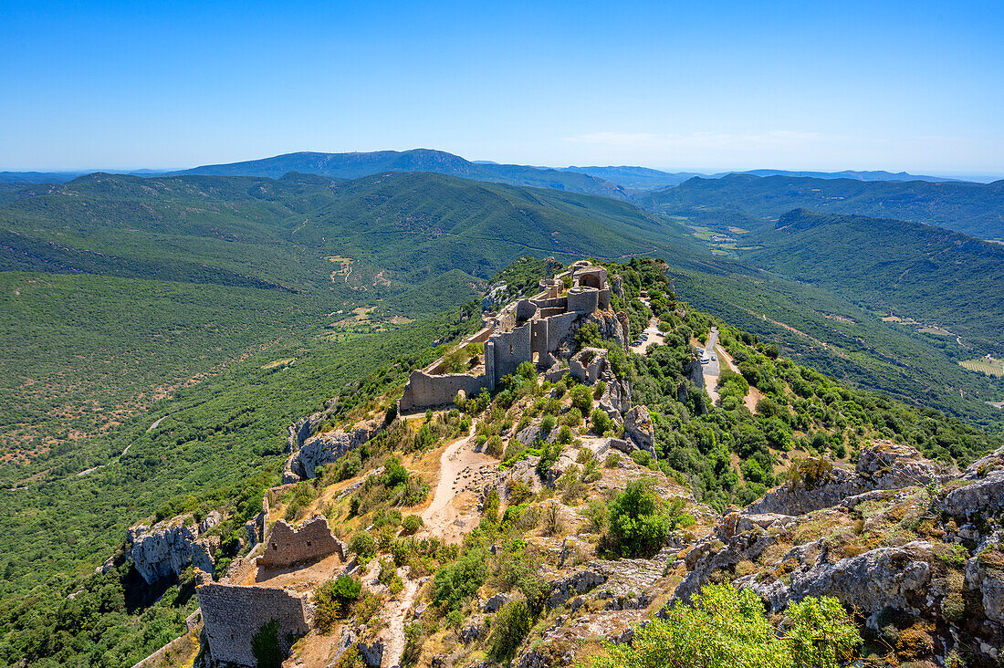 Katharer Burg Peyrepertuse, Duilhac-sous-Peyrepertuse, bei Narbonne, Aude, Languedoc-Roussillon, Occitanie, Languedoc-Roussillon-Midi-Pyrénées, Frankreich