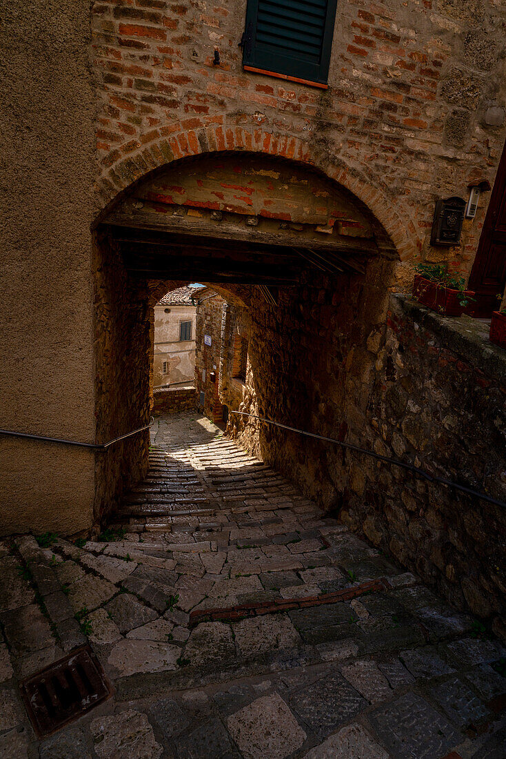 In the back streets of Chiusdino, Province of Siena, Tuscany, Italy