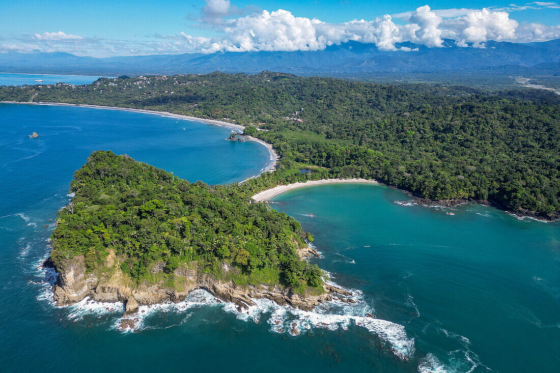 Luftaufnahme von Landzunge Cathedral Point im Nationalpark Manuel Antonio, in der Nähe von Quepos, Puntarenas, Costa Rica, Mittelamerika