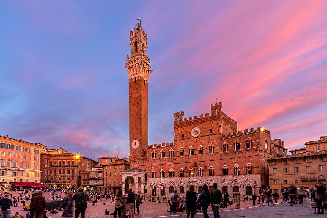 Auf der Piazza del Campo, Siena, Toskana, Italien