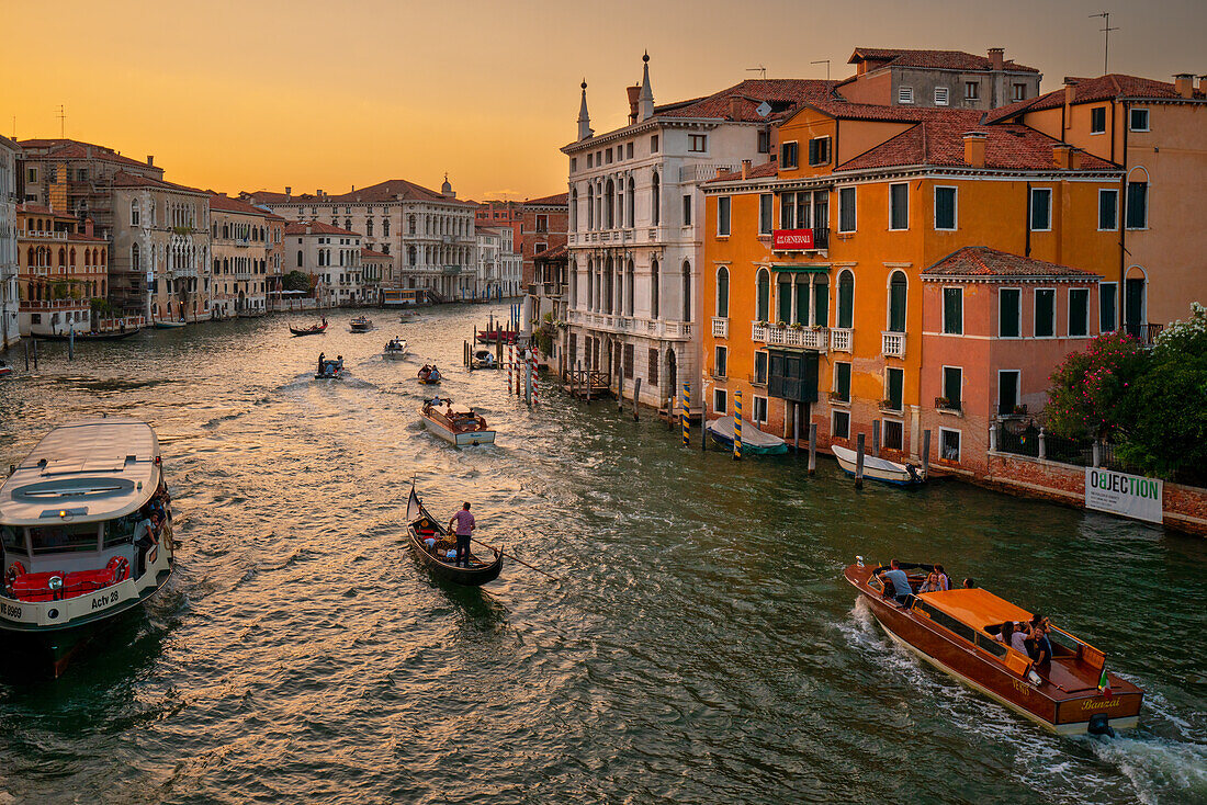Canal Grande im Abendlicht, Venedig, UNESCO Weltkulturerbe Venedig, Venetien, Italien             