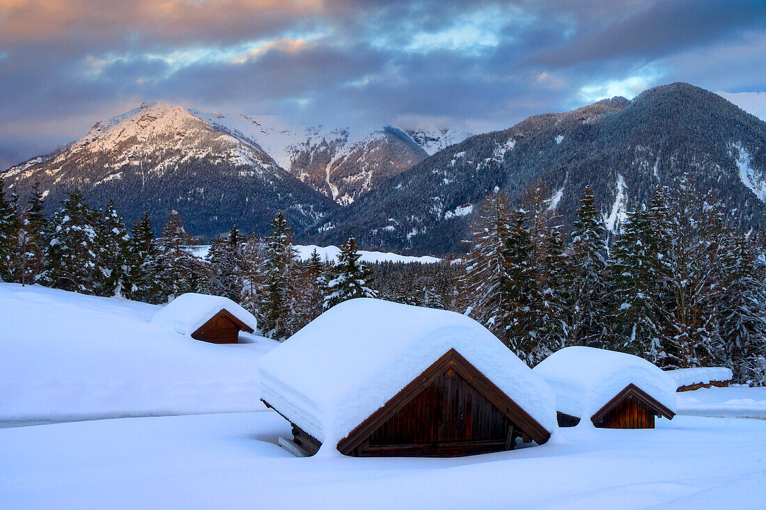 Winter in den Bergen des Karwendel nahe Mittenwald, Bayern, Deutschland