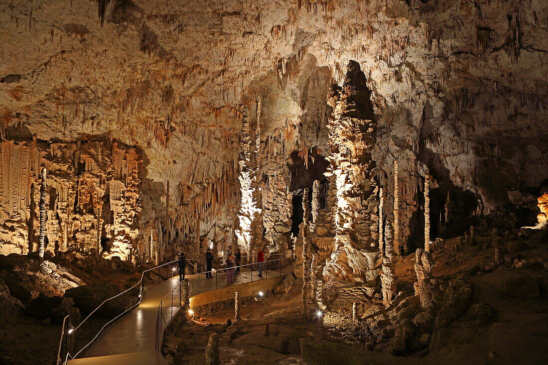 Tropfsteinhöhle Aven d'Orgnac bei Orgnac-l'Aven, Ardèche, Auvergne Rhône-Alpes/Okzitanien, Frankreich