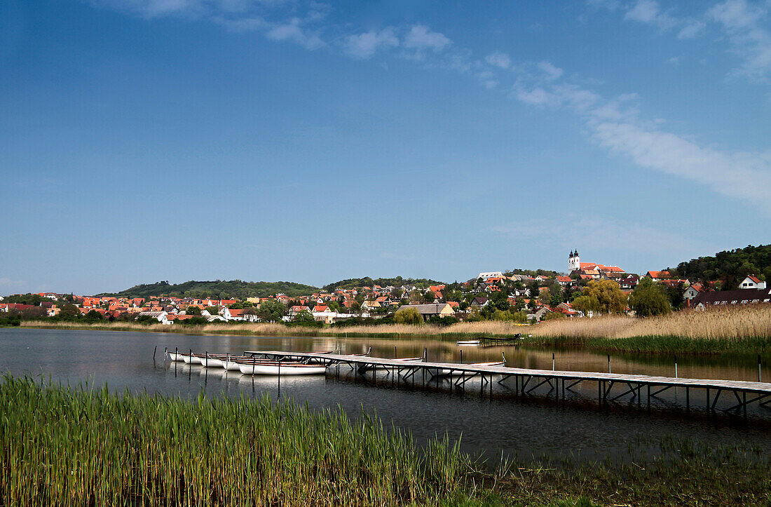 Blick auf Tihany am Plattensee, Landkreis Veszprém, Ungarn