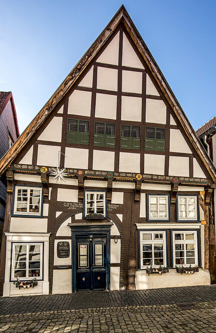 Spätgotisches Fachwerkhaus in der Brüderstraße, Altstadt von Herford, Nordrhein-Westfalen, Deutschland
