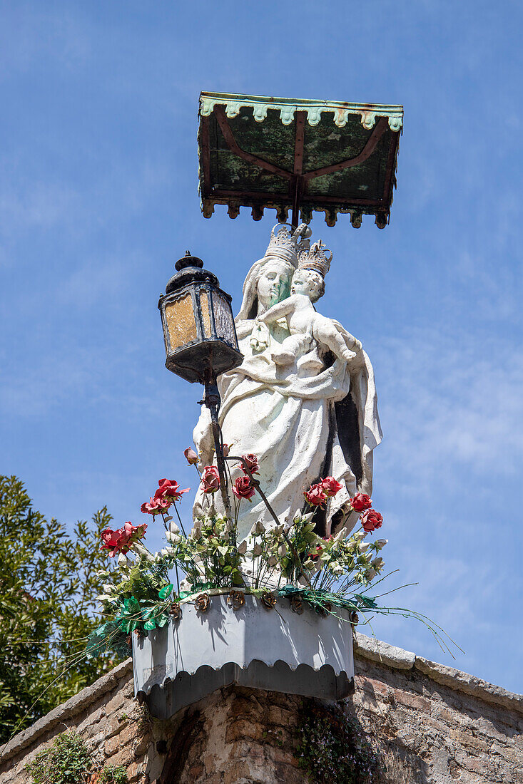 Statua Mariana Salizada Santa Giustina. Venice, Veneto, Italy.