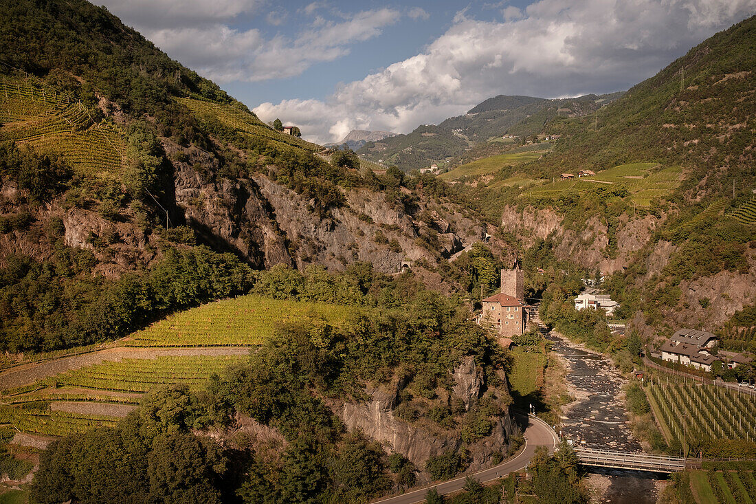 Blick von Schloss Runkelstein zu Schloss Ried, Bozen, Trentino, Südtirol, Italien, Alpen, Europa