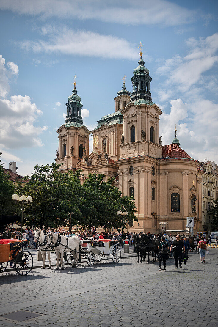 Horse-drawn carriages in front of St. Nicholas Church (Kostel sv. Mikuláše), Prague, Bohemia, Czech Republic, Europe, UNESCO World Heritage Site