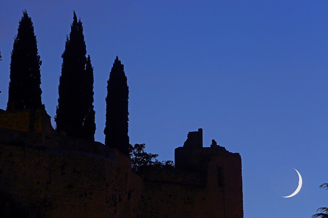 Old Town and Castle, Vaison-la-Romaine, Vaucluse, Provence-Alpes-Côte d'Azur, France
