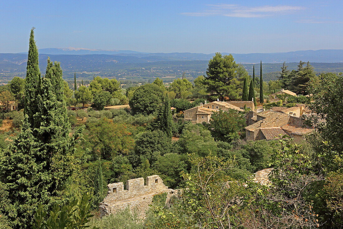 Blick auf Oppède-le-Vieux, Vaucluse, Provence-Alpes-Côte d'Azur, Frankreich