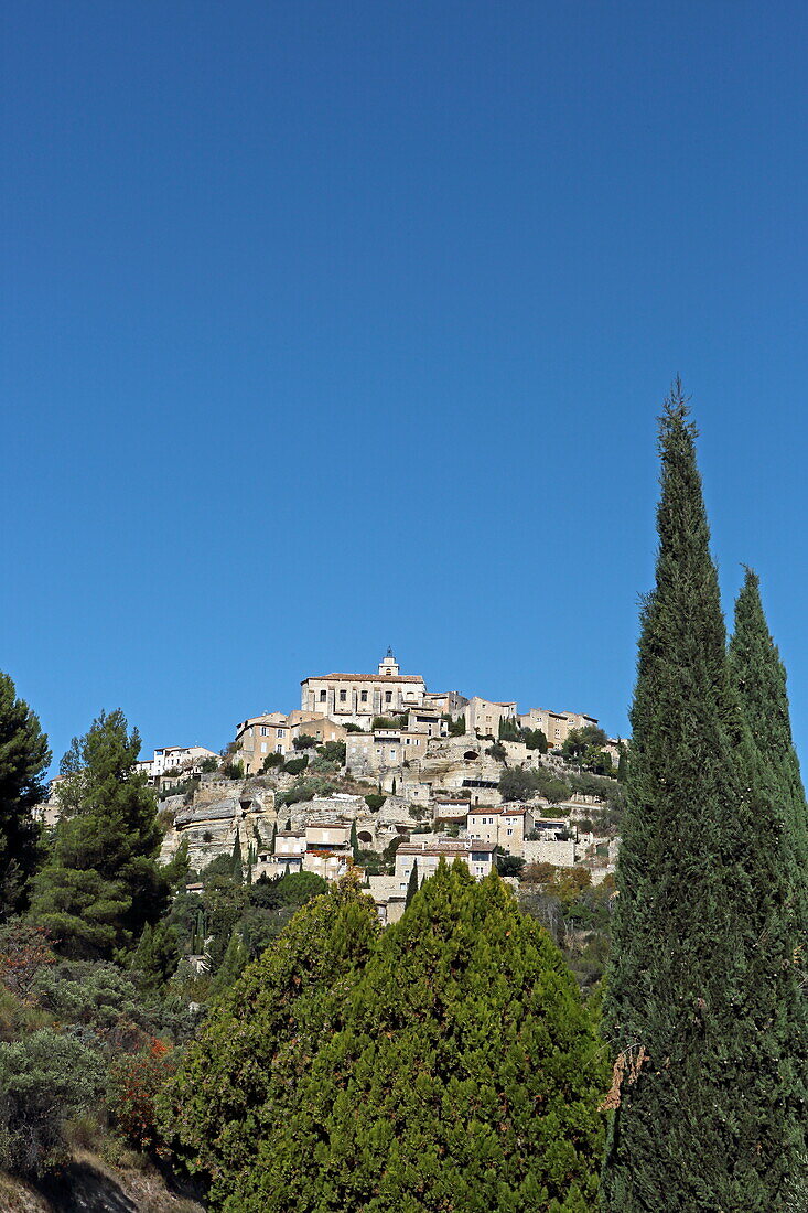 Blick auf Gordes, Vaucluse, Provence-Alpes-Côte d'Azur, Frankreich