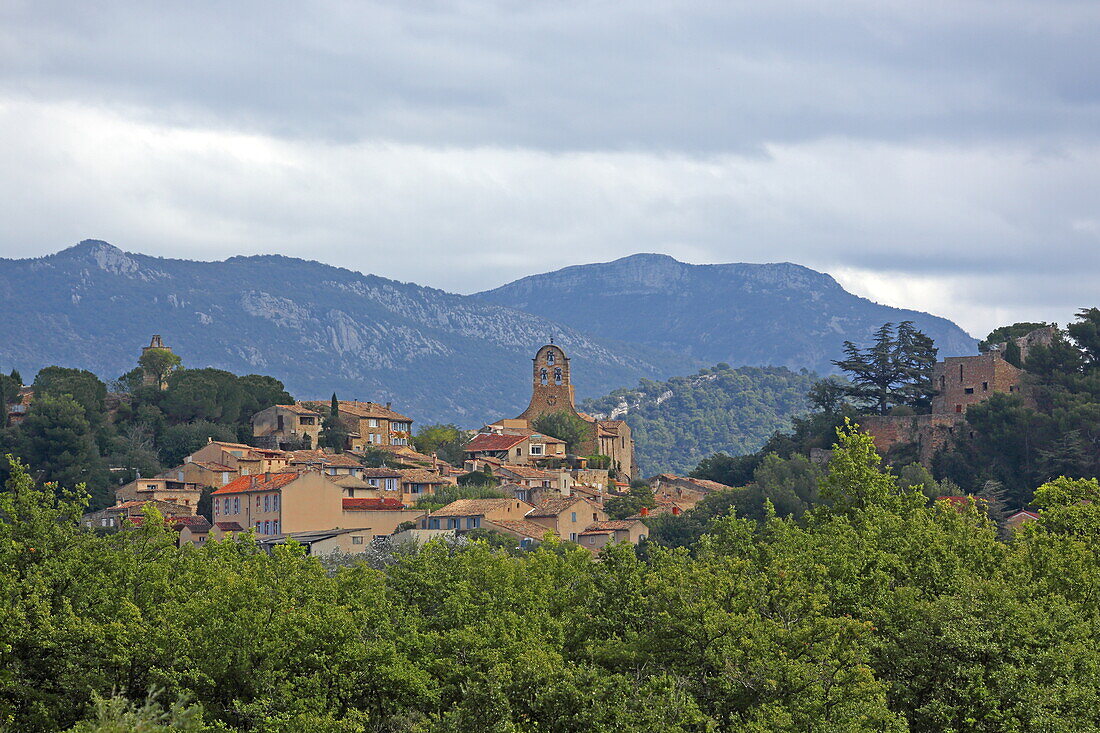 Blick auf Ort Puymeras, Vaucluse, Provence-Alpes-Côte d'Azur, Frankreich