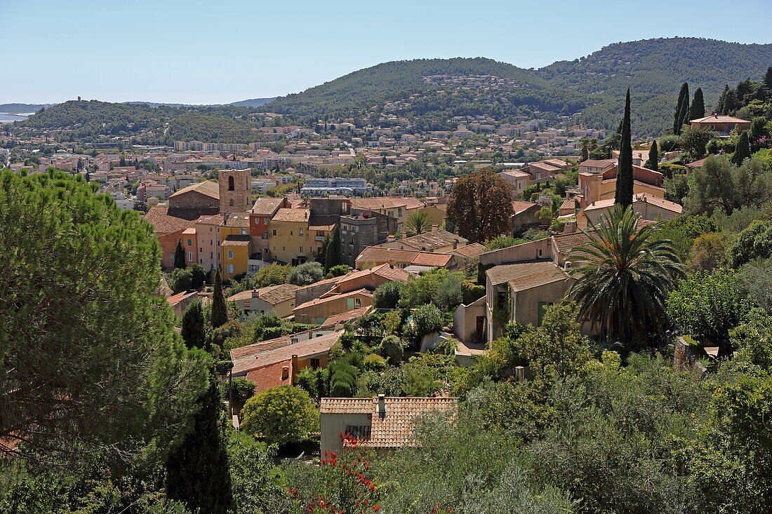 Blick von der Villa Noailles auf die Stadt Hyères, Var, Provence-Alpes-Côte d'Azur, Frankreich