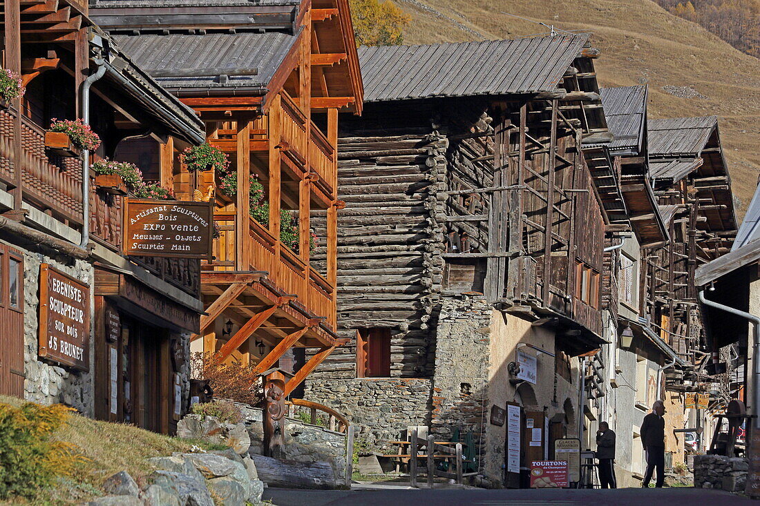 Alte Häuser im Bergdorf Saint-Veran, Haute-Alpes, Provence-Alpes-Côte d'Azur, Frankreich