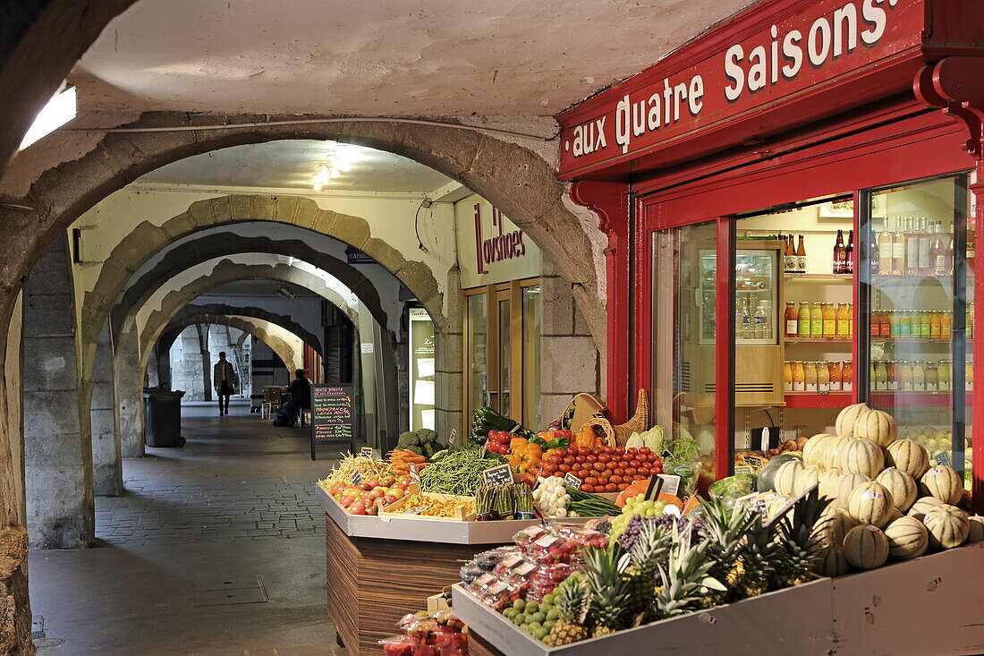 Obst- und Gemüsegeschäft Aux Quatre Saisons, Rue Filaterie, Annecy, Haute-Savoie, Auvergne-Rhone-Alpes, Frankreich