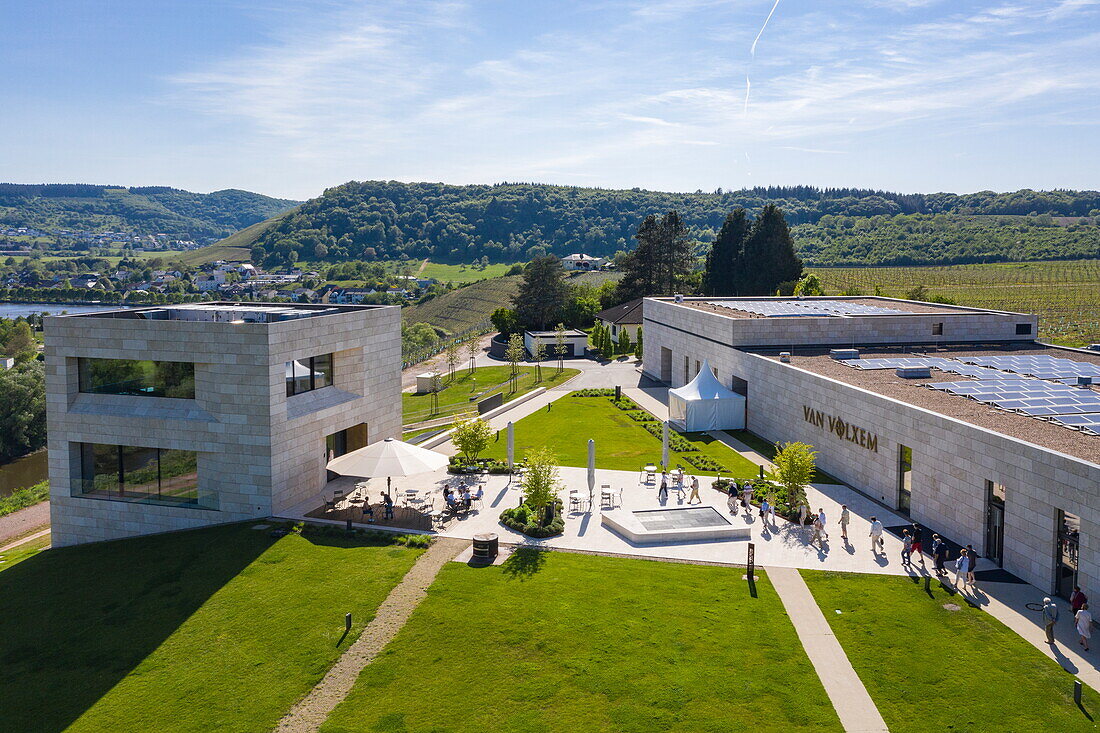 Luftaufnahme vom Weingut Van Volxem, Wiltingen, Rheinland-Pfalz, Deutschland, Europa