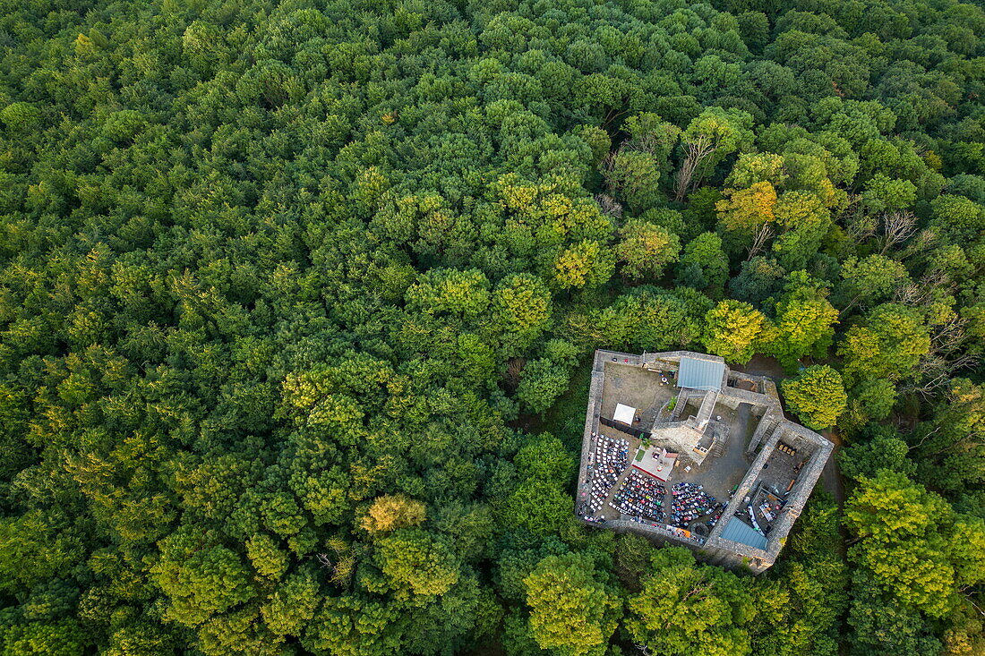 Open-air theater performance of the fairy tale &quot;Frau Holle&quot; by the Stoppler Theater Group, Hauneck castle ruins, Haunetal, Hesse, Germany, Europe