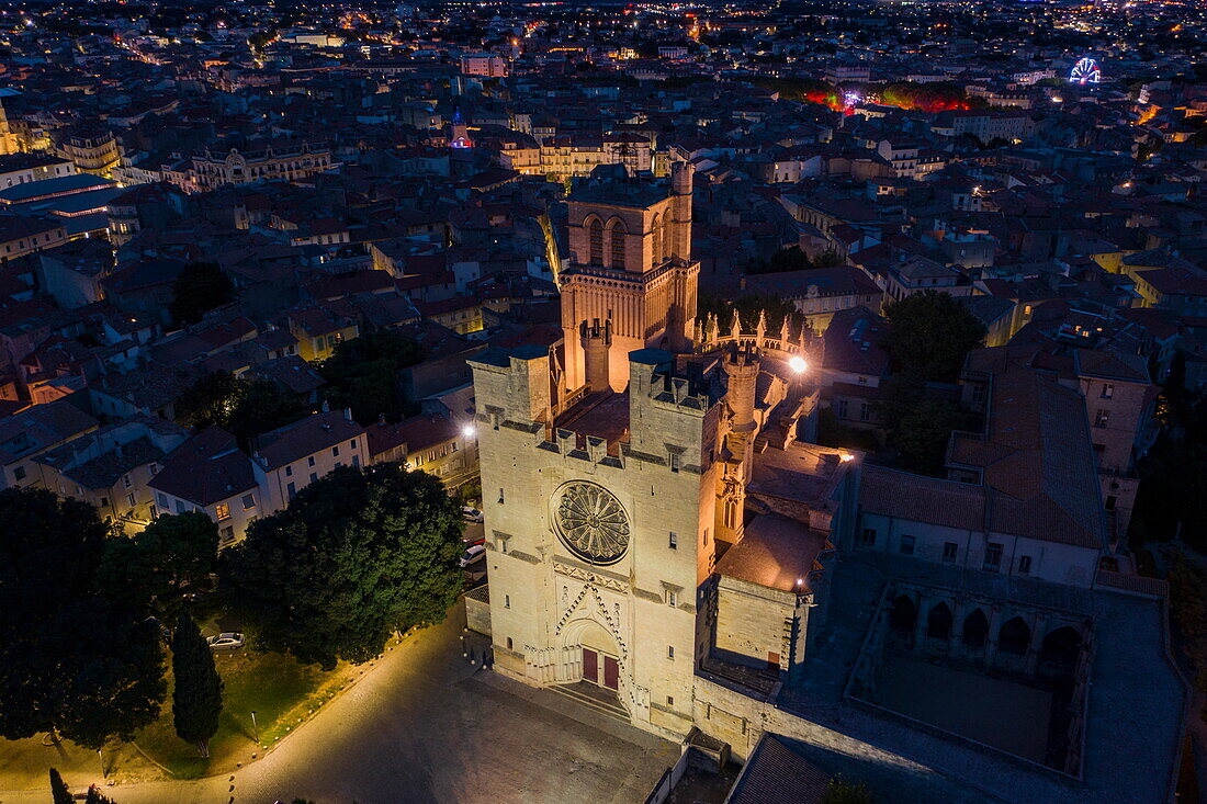 Blick auf die Kathedrale aus der Luft, Béziers, Hérault, Okzitanien, Frankreich
