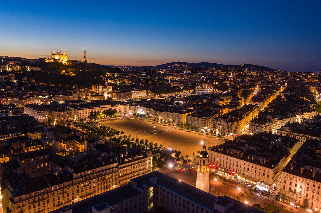 Zweites Arrondissement bei Dämmerung, Lyon, Rhône, Auvergne-Rhône-Alpes, Frankreich