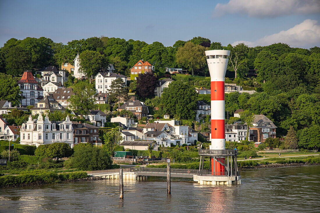 Unterfeuer Blankenese lighthouse on the Elbe with houses in the posh suburb of Blankenese, Hamburg, Hamburg, Germany, Europe