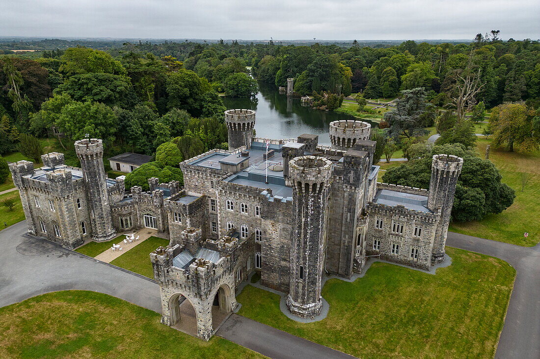 Luftaufnahme von Johnstown Castle, in der Nähe von Murntown, County Wexford, Irland, Europa