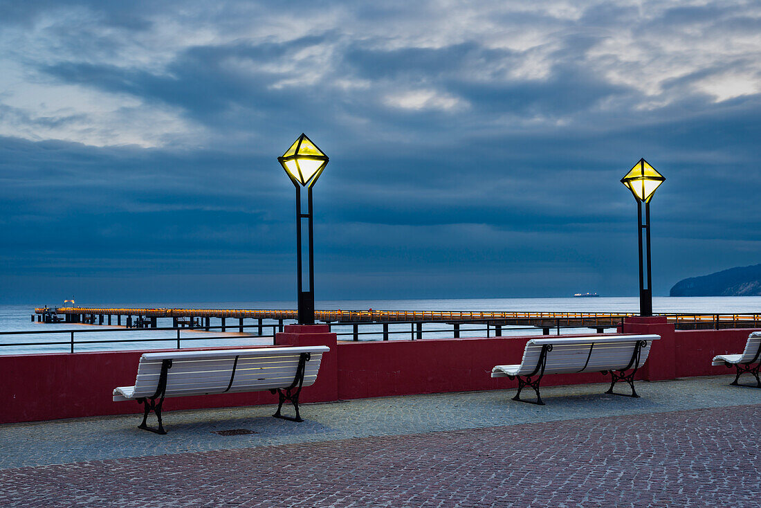 Kurplatz in front of the Binz Kurhaus, behind it the pier, Binz seaside resort, Ruegen Island, Mecklenburg-West Pomerania, Germany, Europe