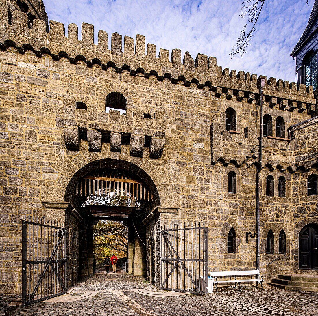 Hiking couple in the portal of the Löwenburg, Bergpark Wilhelmshöhe, Kassel, Hesse, Germany