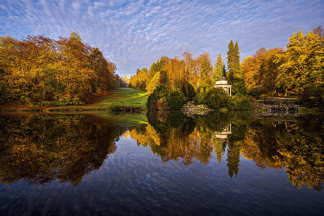 Jussow Temple at the fountain pond, view of Hercules, Bergpark Wilhelmshöhe, Kassel, Hesse, Germany