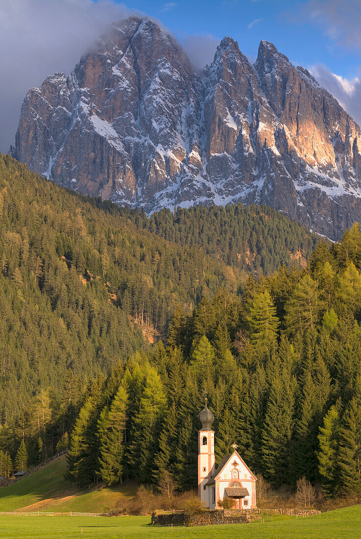 The Church of St. Magdalena in Villnösstal, in the background the Dolomite peaks of the Geislerspitzen, South Tyrol, Italy.