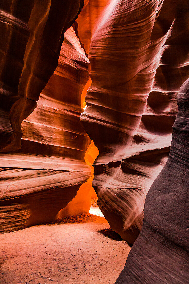 Überwältigende Farben und Felsen im atemberaubenden Upper Antelope Canyon, Arizona, Vereinigte Staaten