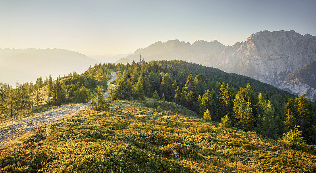 Blick auf die Lienzer Dolomiten über das Pustertal vom Hochstein, Osttirol, Tirol, Österreich