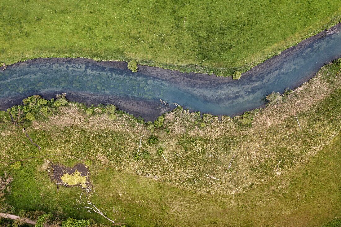 Fluss Brenz im Eselsburger Tal, Baden-Württemberg, Deutschland, Luftbildaufnahme