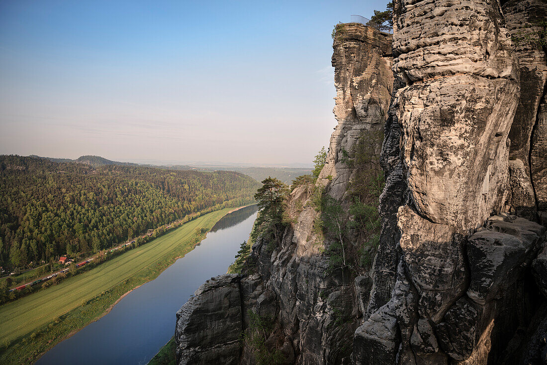 Aussichtspunkt 'Kanapee' mit Blick auf die Elbe, Sächsische Schweiz, Elbsandsteingebirge, Sachsen, Deutschland