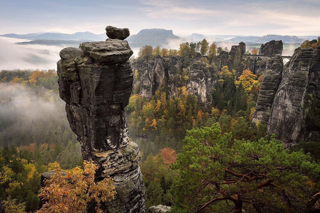 Wehl Nadel with Bastei Bridge, Lilienstein Table Mountain and Königstein Fortress in the Sea of Fog, Saxon Switzerland, Elbe Sandstone Mountains, Saxony, Elbe, Germany, Europe