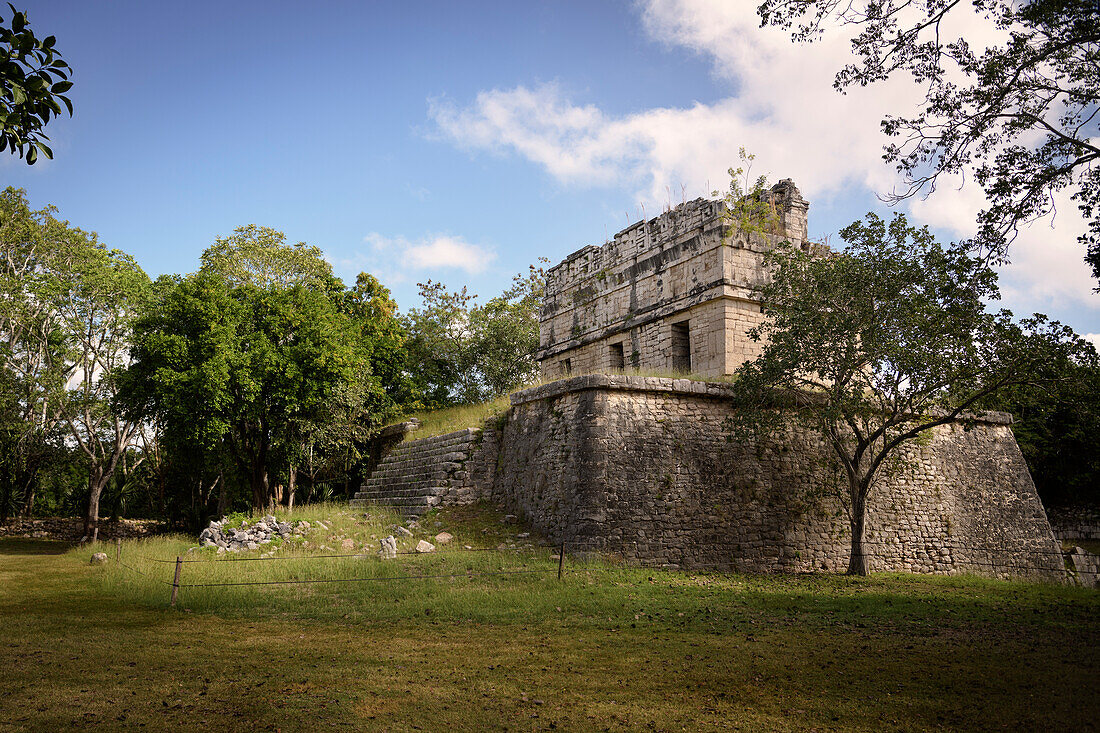 Ruins of the so-called &quot;Red House&quot; in the ruined city of Chichén-Itzá, Yucatán, Mexico, North America, Latin America, UNESCO World Heritage
