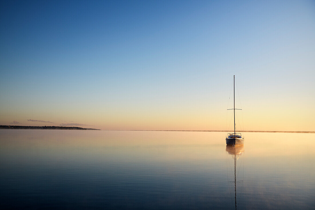 Sailboats in the morning light of the rising sun, Balneario del Fondo, Bacalar Lagoon, Quintana Roo, Yucatán, Mexico, North America, Latin America