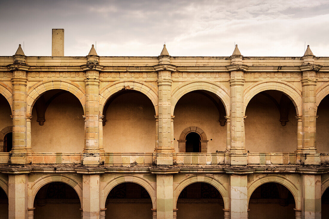 Innenhof des Klosters von Santo Domingo de Guzmán (Templo de Santo Domingo), Oaxaca de Juárez, Bundesstaat Oaxaca, Mexiko, Lateinamerika, Nordamerika, Amerika