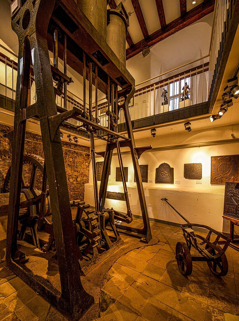 Siegerland Museum in the Upper Castle, water wheel-driven blower from 1837, Siegen, North Rhine-Westphalia, Germany