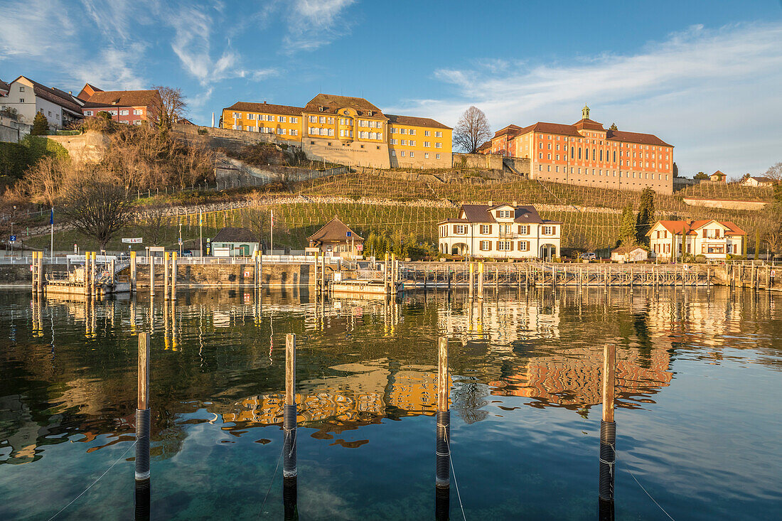 Hafen von Meersburg mit Staatsweingut, Baden-Württemberg, Deutschland