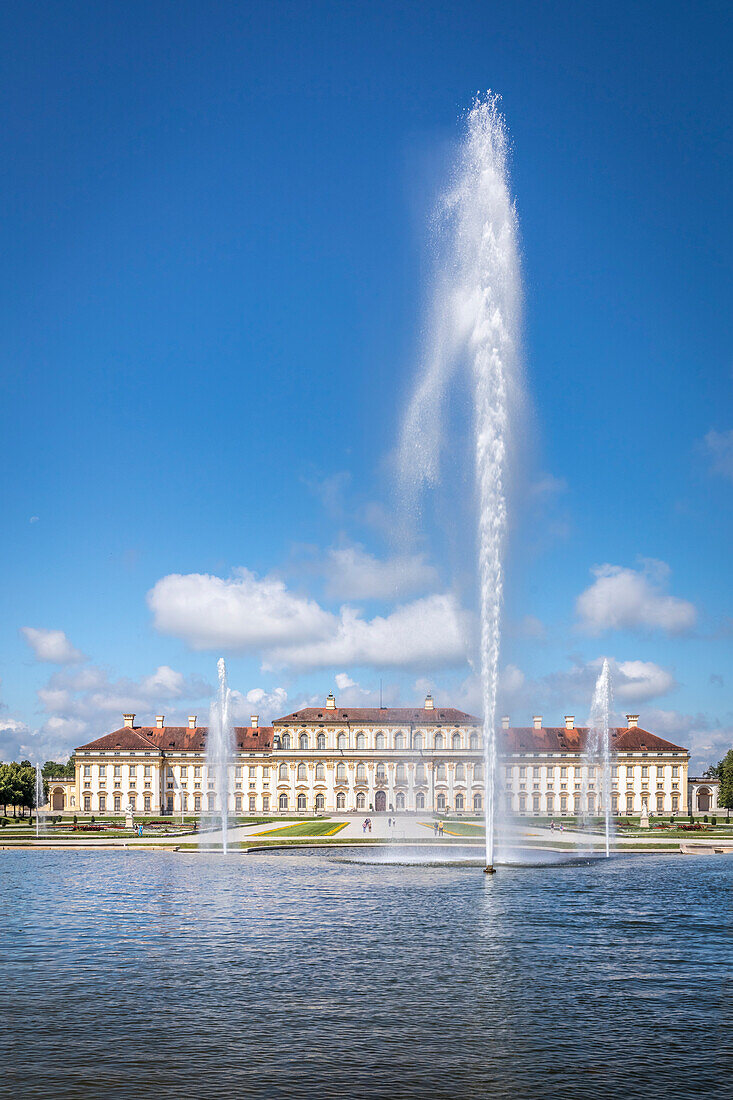 Neues Schloss Schleißheim mit großer Fontäne, Oberschleißheim, Oberbayern, Bayern, Deutschland