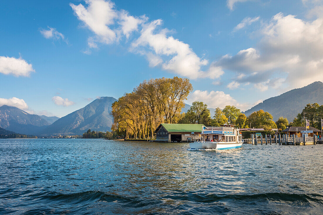 View from the water to the promenade of Bad Wiessee on Lake Tegernsee, Upper Bavaria, Bavaria, Germany