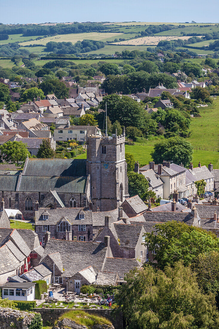 Blick auf das Dorf Corfe Castle, Dorset, England