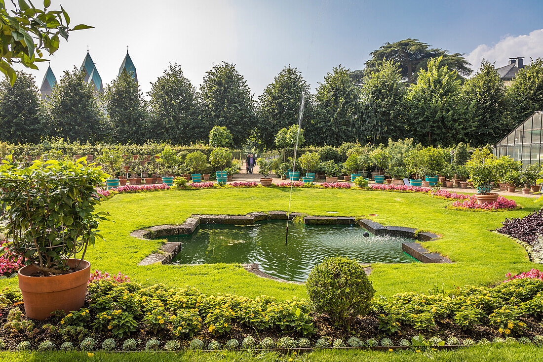 Orangerie, Brunnen am Landgrafenschloss in Bad Homburg vor der Höhe, Taunus, Hessen, Deutschland