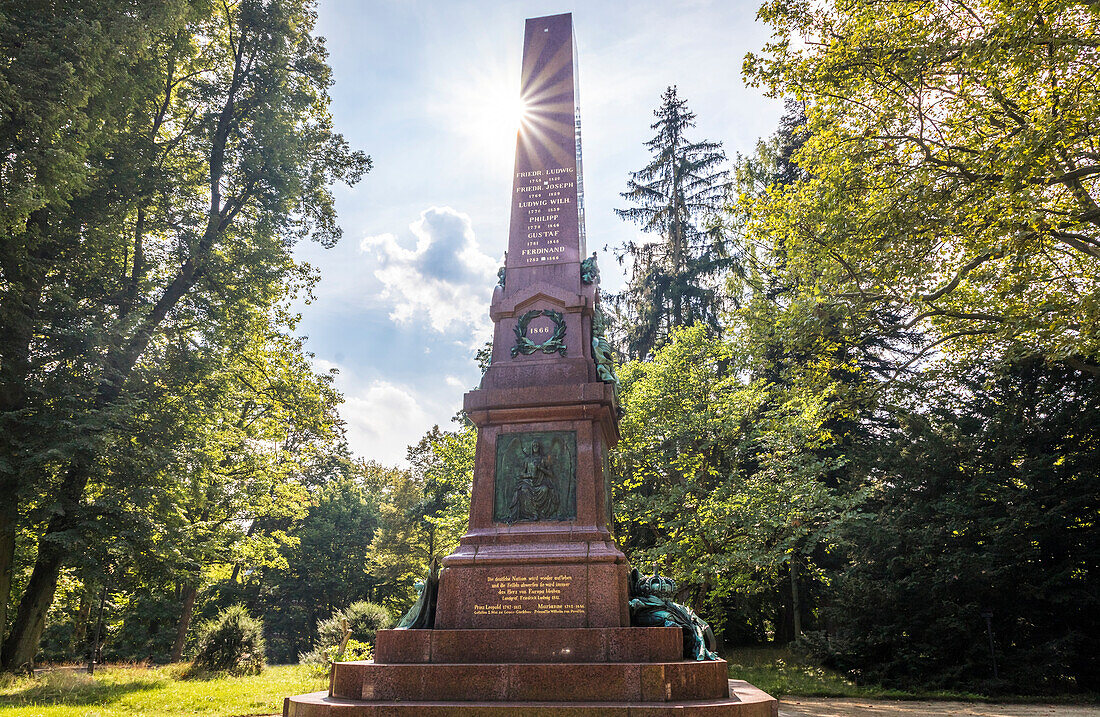 Landgrafen-Denkmal im Kurpark von Bad Homburg vor der Höhe, Taunus, Hessen, Deutschland