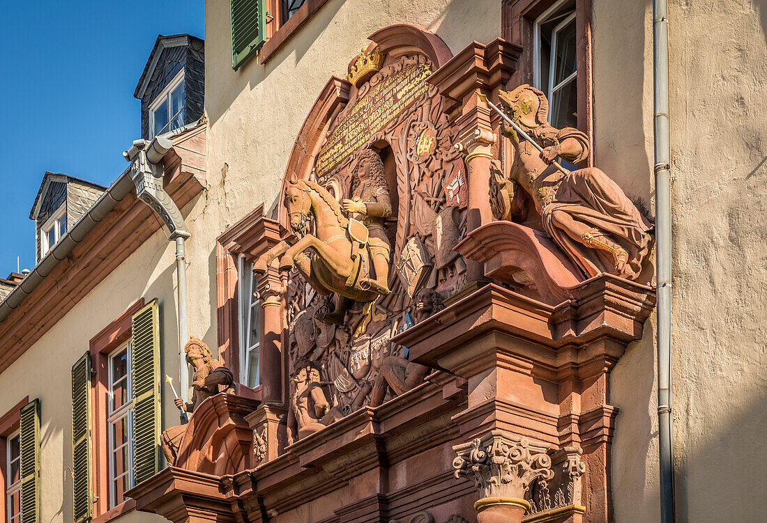 Eingangsportal zum Innenhof des Schlosses Bad Homburg vor der Höhe, Taunus, Hessen, Deutschland