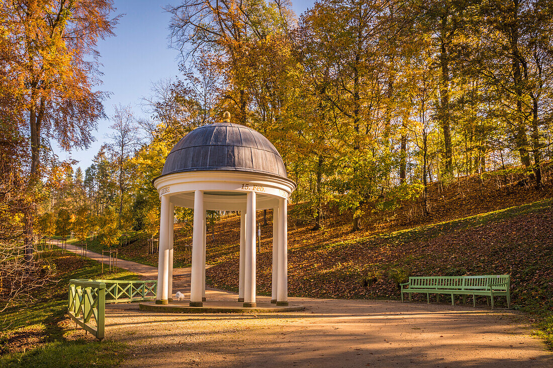 Tempel der Liebe im Staatspark Fürstenlager, Bensheim, Südhessen, Hessen, Deutschland