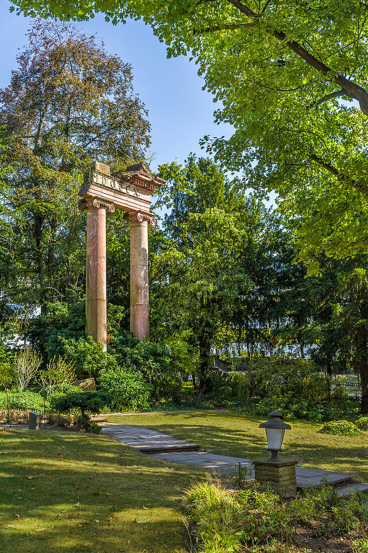 Alte Kurhaus Säulen am Nizzaplätzchen im Kurpark, Wiesbaden, Hessen, Deutschland